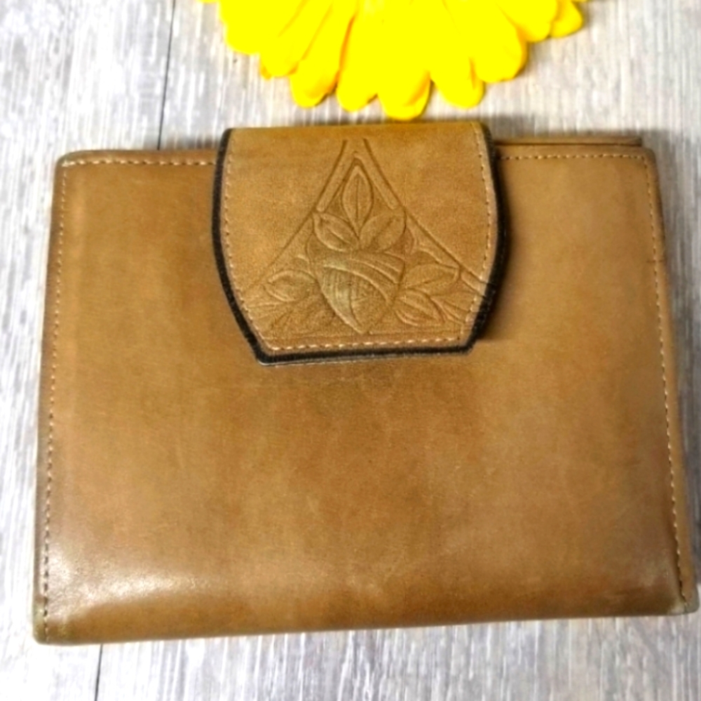 Embossed Rolfs cowhide wallet